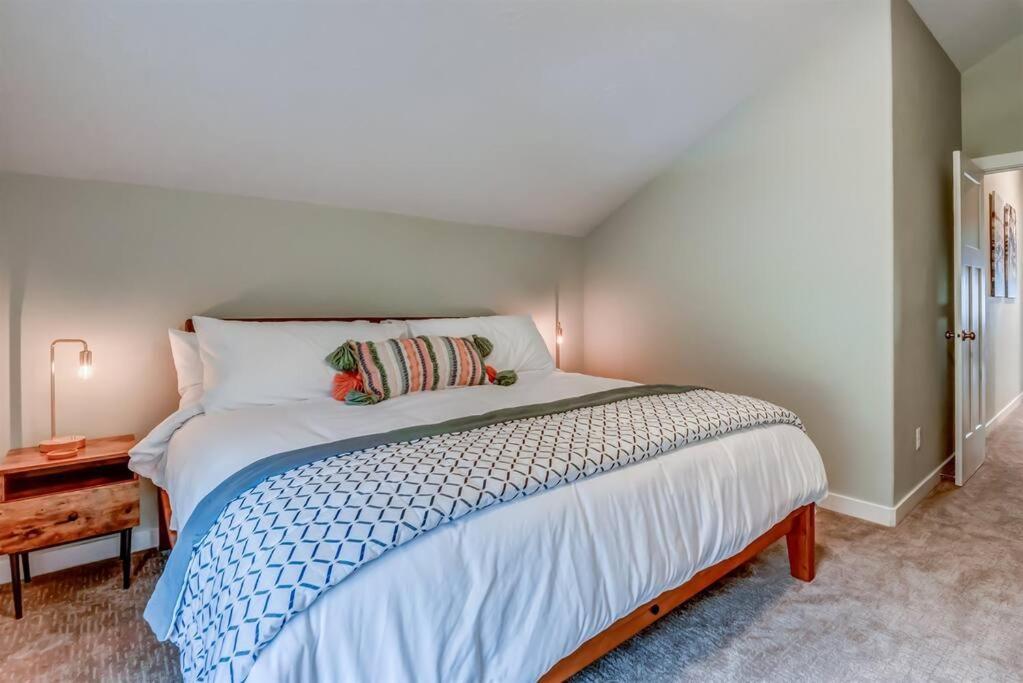 New Tri-Level Home With Ocean View And 3 En-Suite Bedrooms! Depoe Bay Ngoại thất bức ảnh