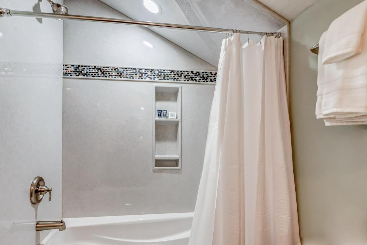 New Tri-Level Home With Ocean View And 3 En-Suite Bedrooms! Depoe Bay Ngoại thất bức ảnh