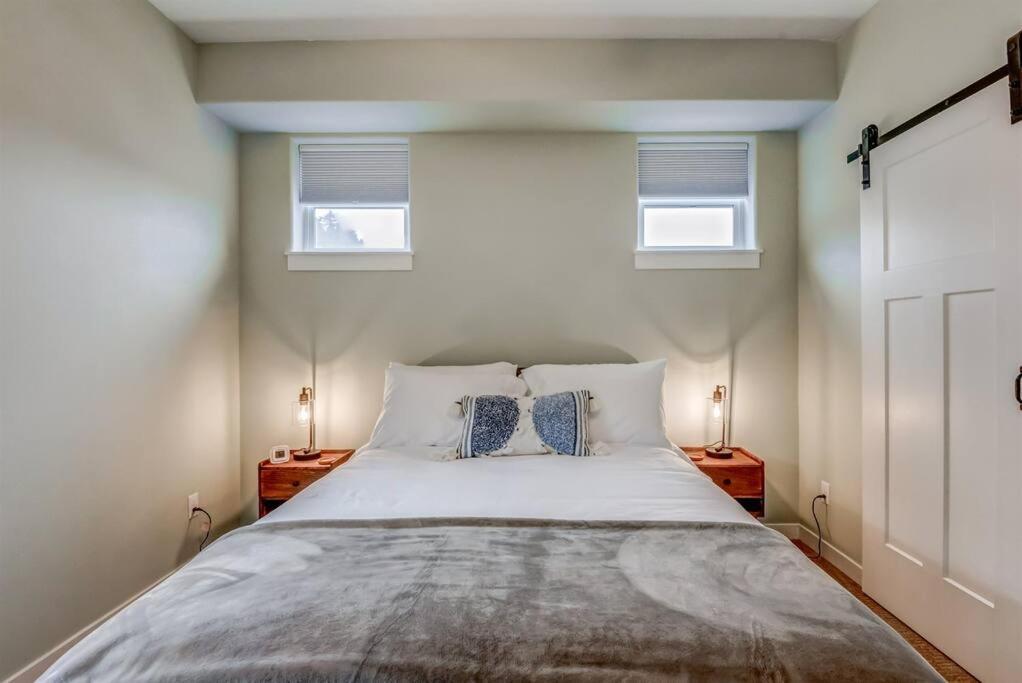 New Tri-Level Home With Ocean View And 3 En-Suite Bedrooms! Depoe Bay Ngoại thất bức ảnh