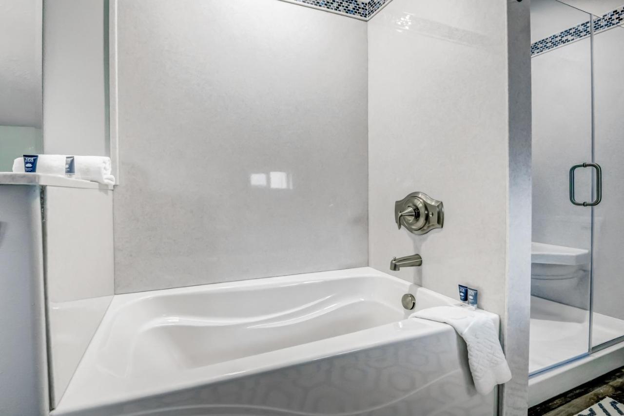 New Tri-Level Home With Ocean View And 3 En-Suite Bedrooms! Depoe Bay Ngoại thất bức ảnh