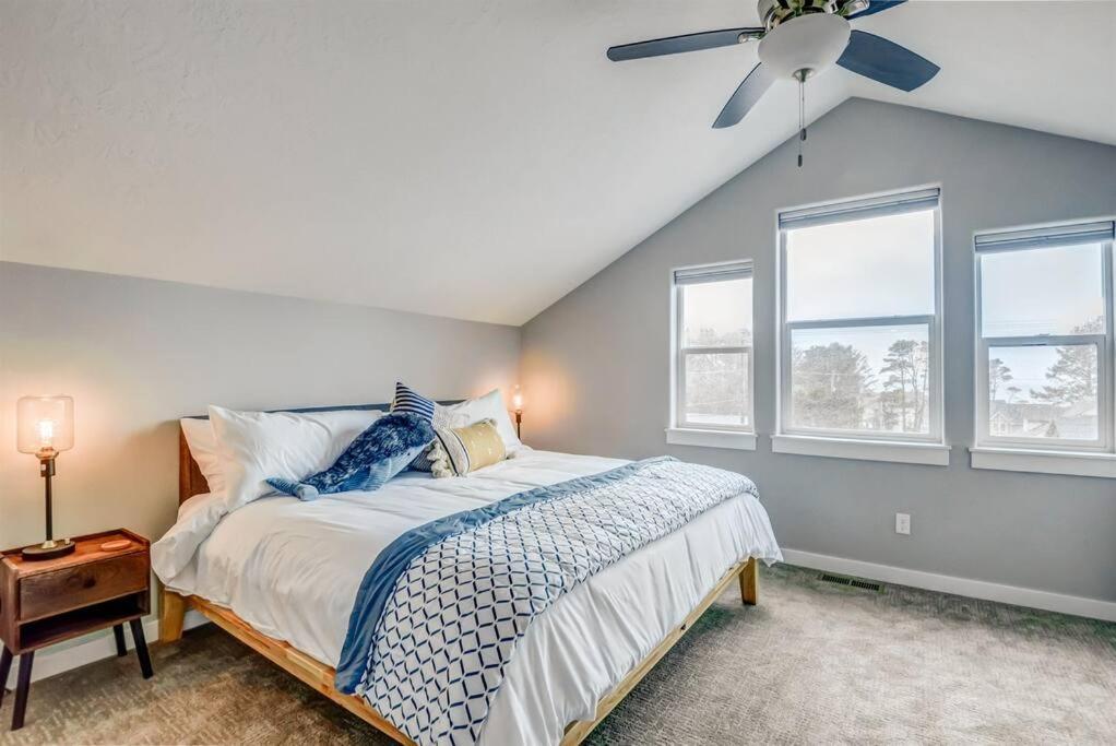 New Tri-Level Home With Ocean View And 3 En-Suite Bedrooms! Depoe Bay Ngoại thất bức ảnh
