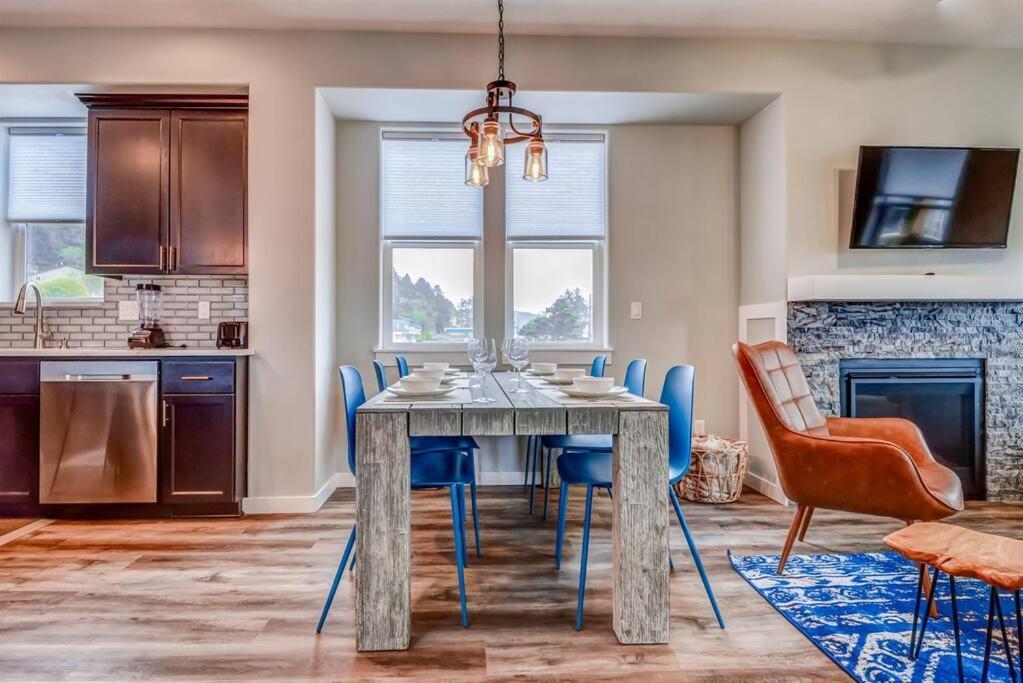 New Tri-Level Home With Ocean View And 3 En-Suite Bedrooms! Depoe Bay Ngoại thất bức ảnh