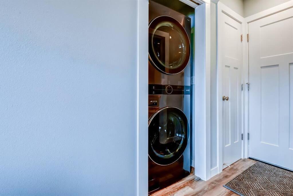 New Tri-Level Home With Ocean View And 3 En-Suite Bedrooms! Depoe Bay Ngoại thất bức ảnh