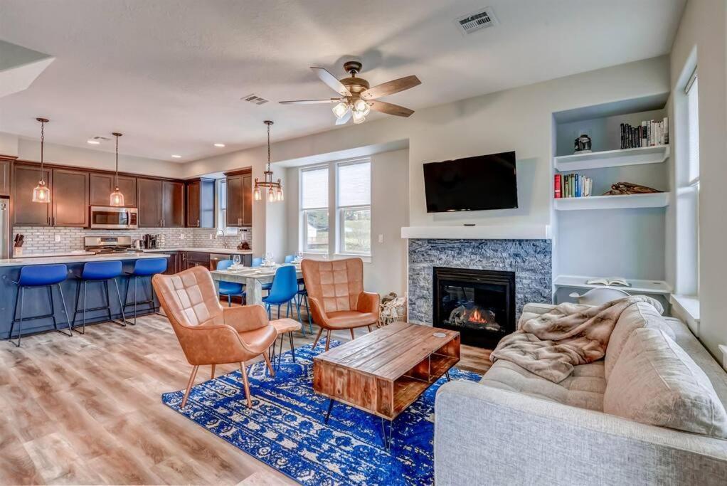 New Tri-Level Home With Ocean View And 3 En-Suite Bedrooms! Depoe Bay Ngoại thất bức ảnh