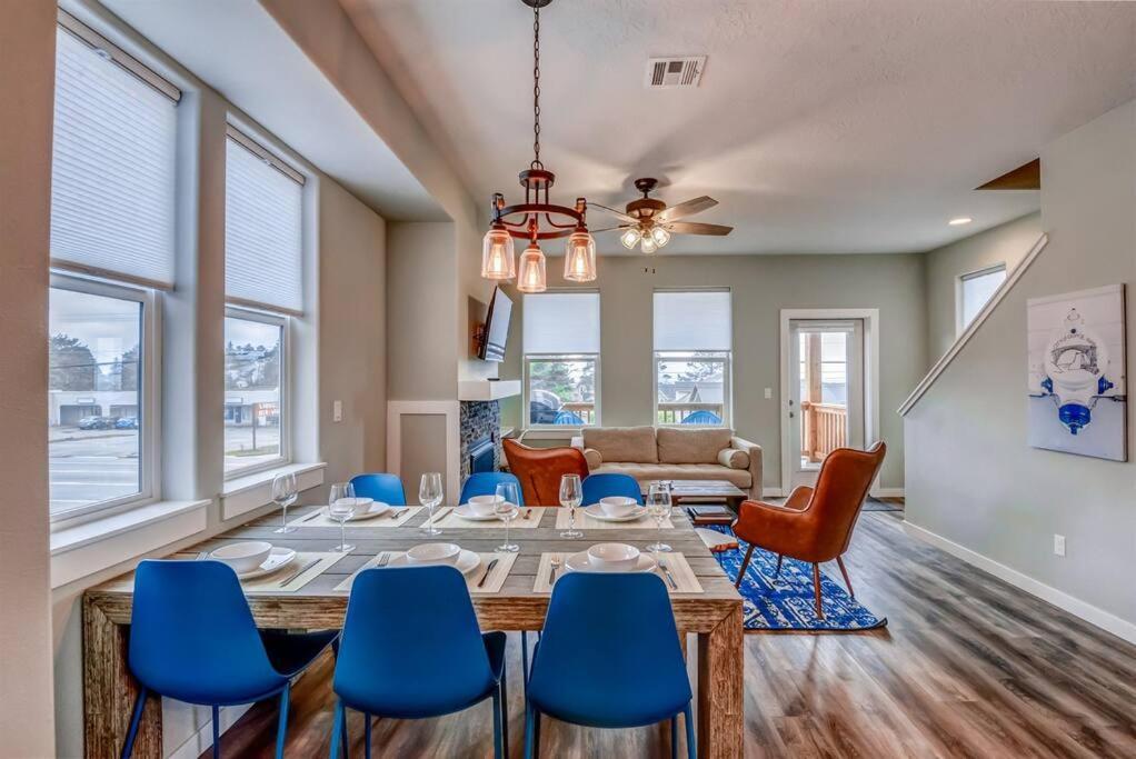 New Tri-Level Home With Ocean View And 3 En-Suite Bedrooms! Depoe Bay Ngoại thất bức ảnh