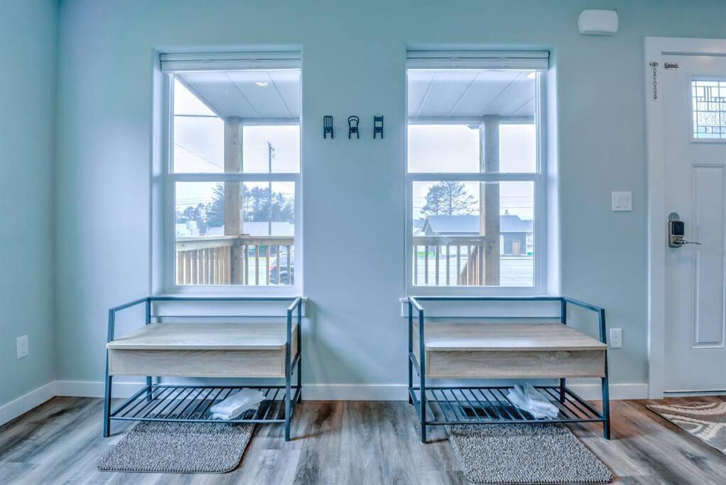New Tri-Level Home With Ocean View And 3 En-Suite Bedrooms! Depoe Bay Ngoại thất bức ảnh