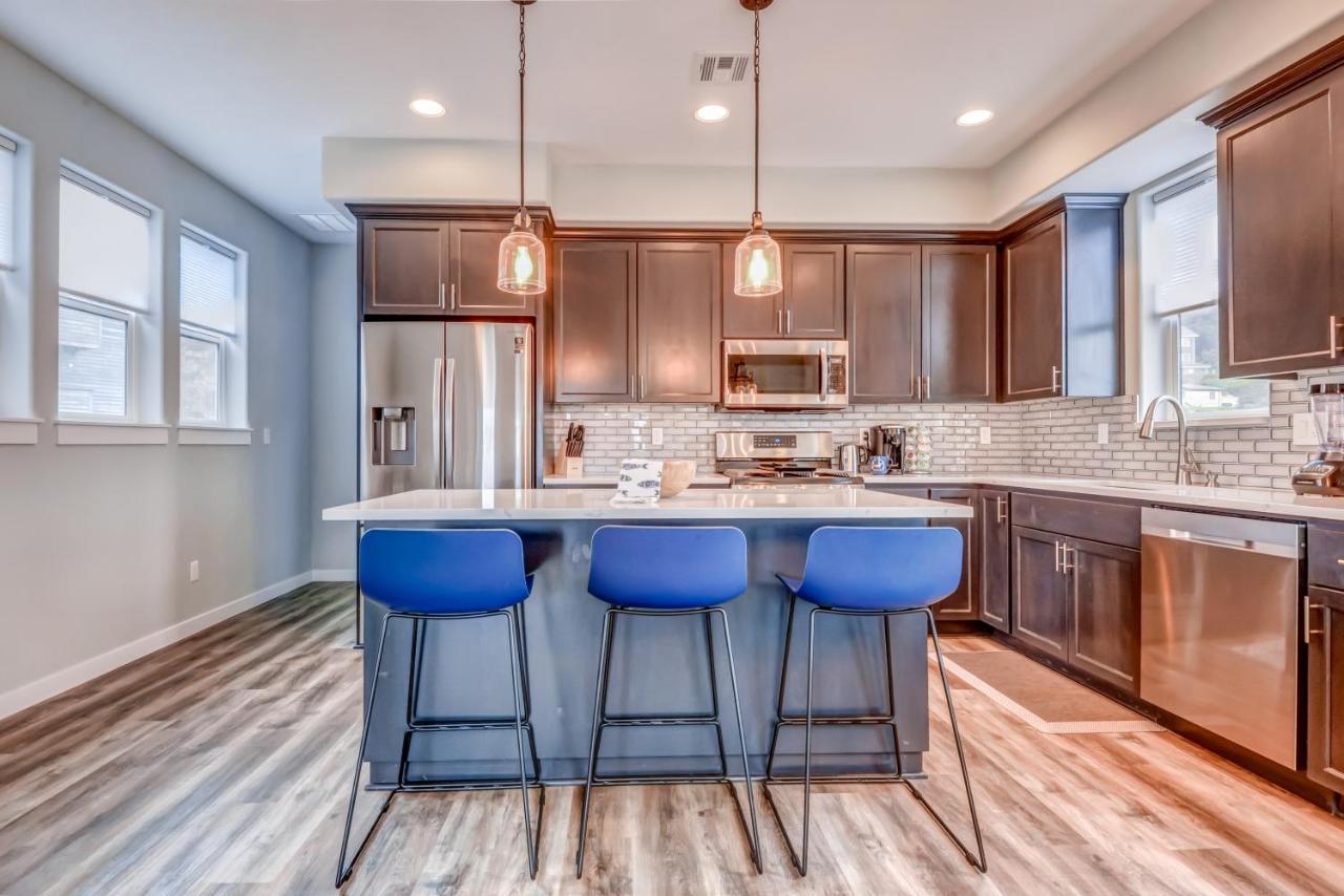 New Tri-Level Home With Ocean View And 3 En-Suite Bedrooms! Depoe Bay Ngoại thất bức ảnh