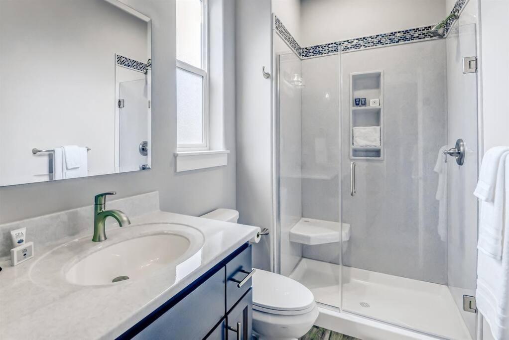 New Tri-Level Home With Ocean View And 3 En-Suite Bedrooms! Depoe Bay Ngoại thất bức ảnh