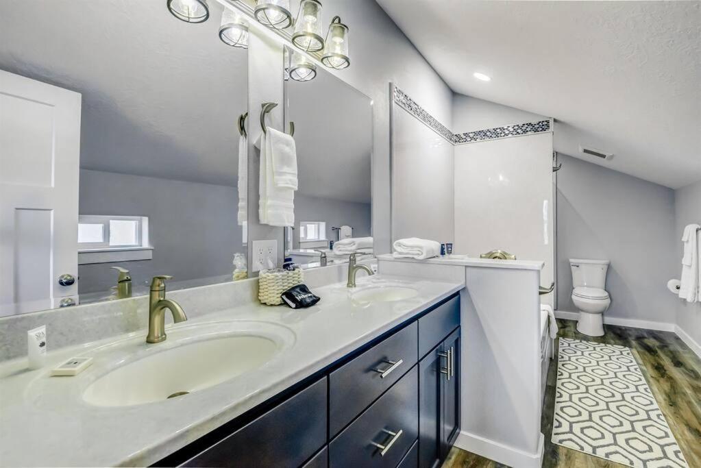 New Tri-Level Home With Ocean View And 3 En-Suite Bedrooms! Depoe Bay Ngoại thất bức ảnh