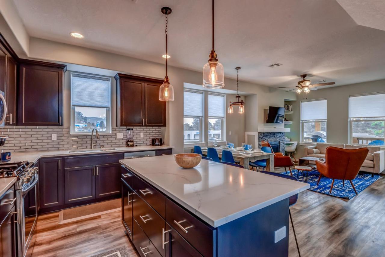New Tri-Level Home With Ocean View And 3 En-Suite Bedrooms! Depoe Bay Ngoại thất bức ảnh